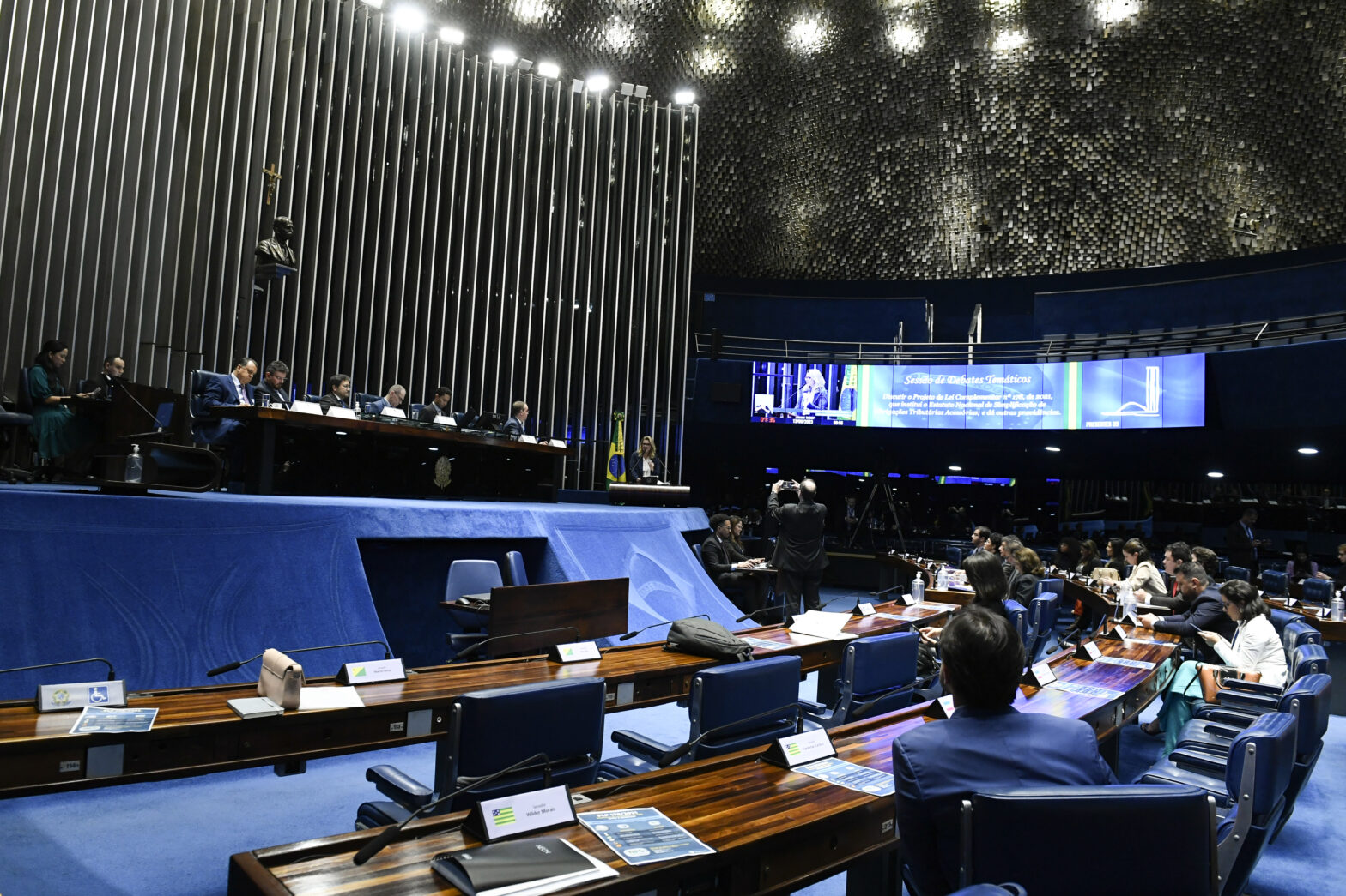 CONSTITUIÇÃO DA REPÚBLICA FEDERATIVA DO BRASIL: ÚLTIMA ALTERAÇÃO 16 DE  DEZEMBRO DE 2021 by Congresso Nacional do Brasil