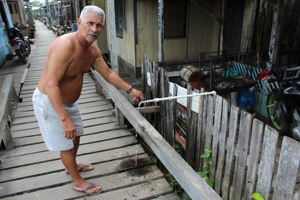 Parte da população de Lábrea (AM) sofre com uma péssima qualidade da água.