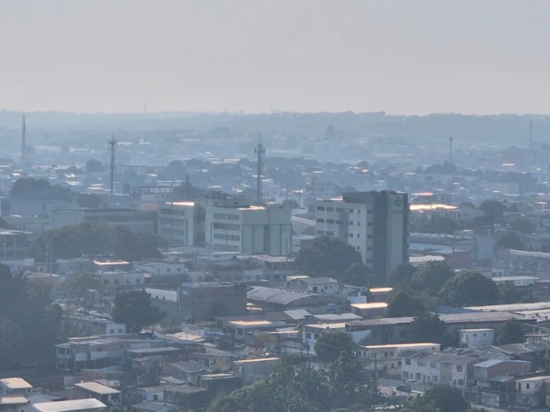 Amazonas dobra focos de queimadas em 2026 e Manaus lidera poluição entre capitais